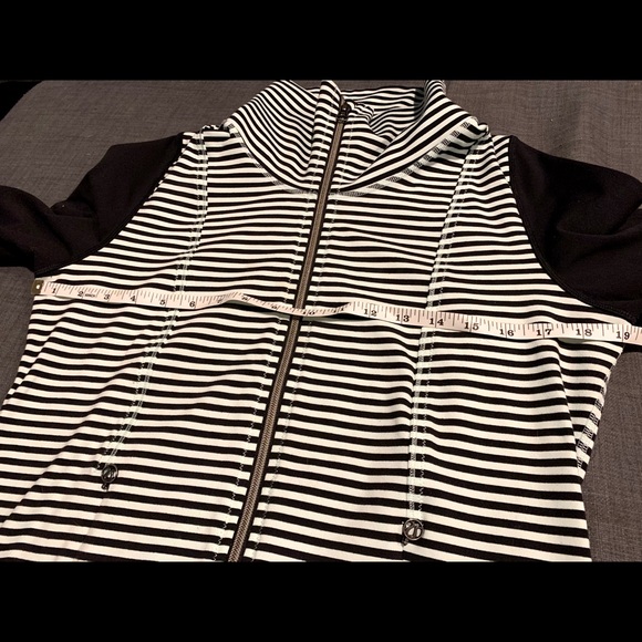 lululemon Daily Yoga Jacket - Picture 11 of 11